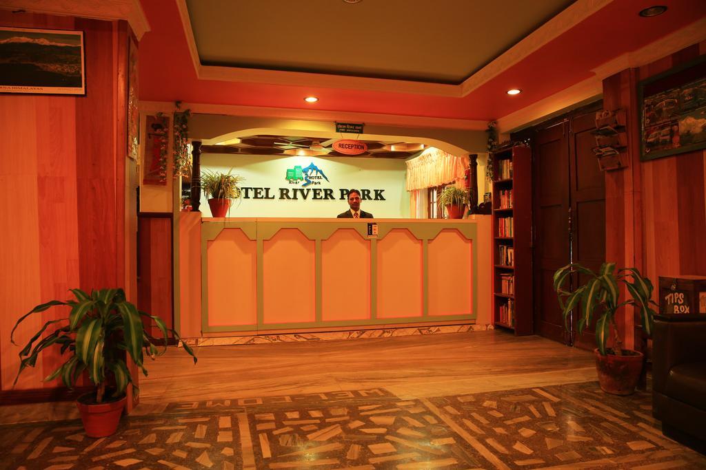 Hotel River Park Pokhara Kültér fotó