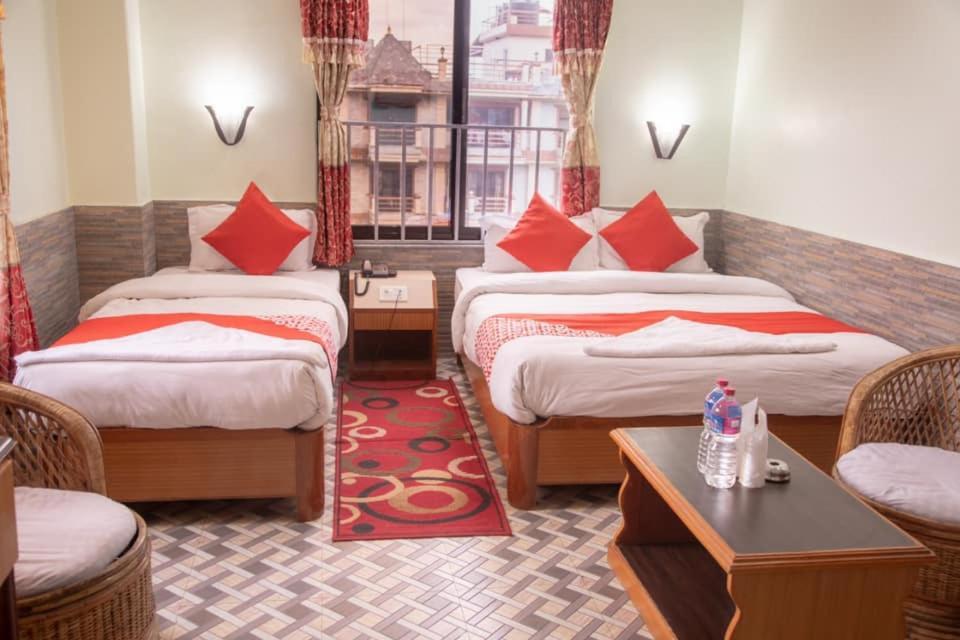 Hotel River Park Pokhara Kültér fotó