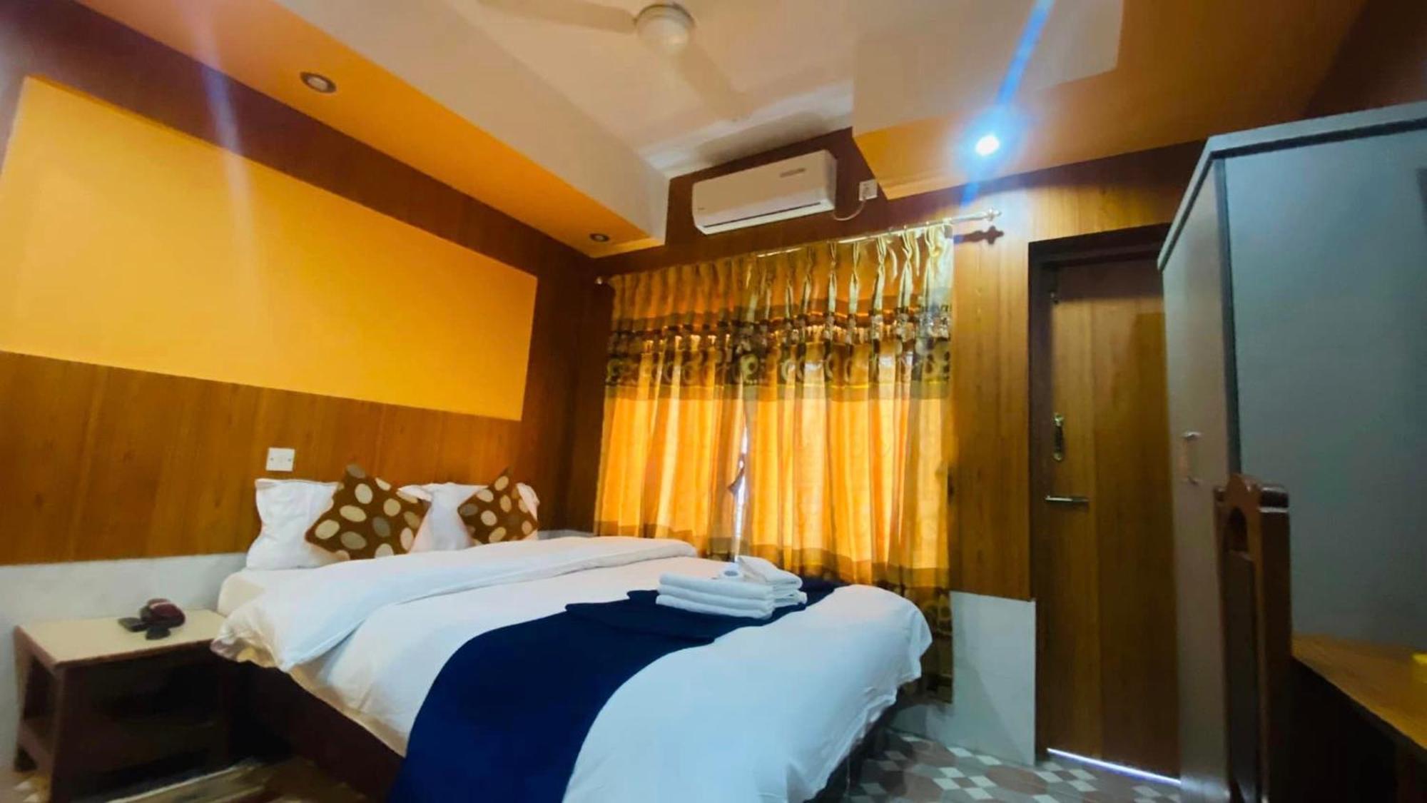 Hotel River Park Pokhara Kültér fotó