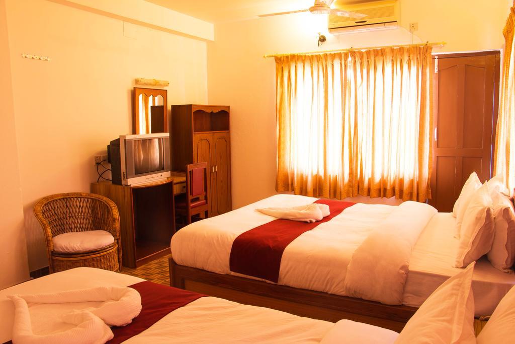 Hotel River Park Pokhara Kültér fotó