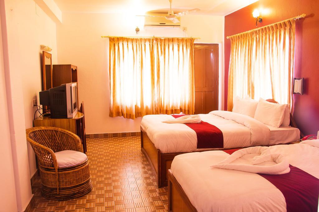 Hotel River Park Pokhara Kültér fotó