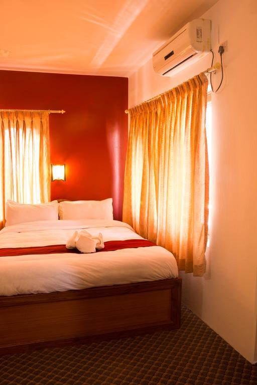 Hotel River Park Pokhara Kültér fotó