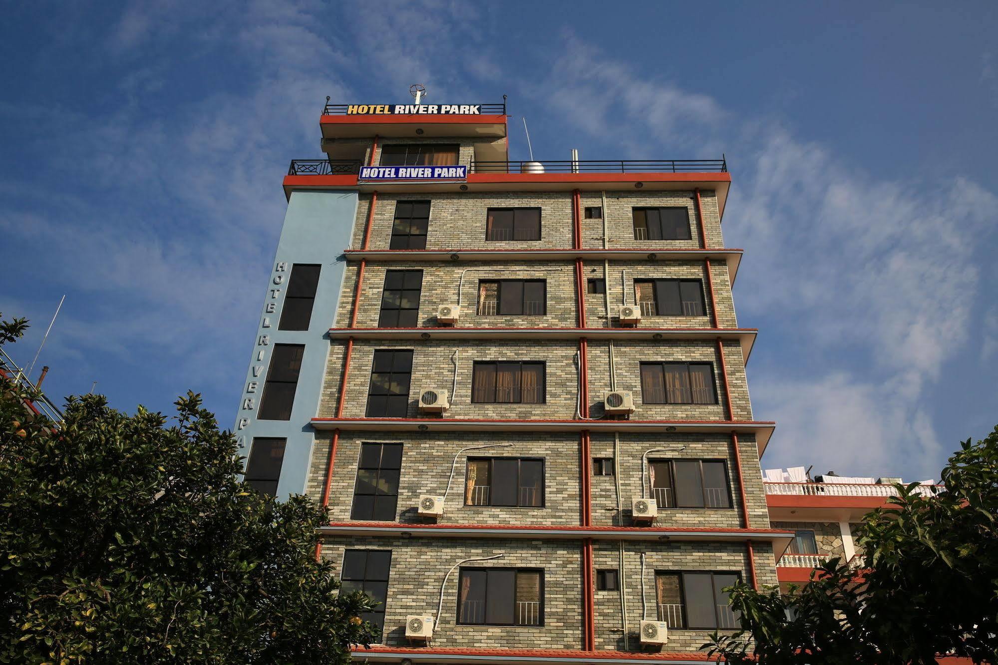 Hotel River Park Pokhara Kültér fotó