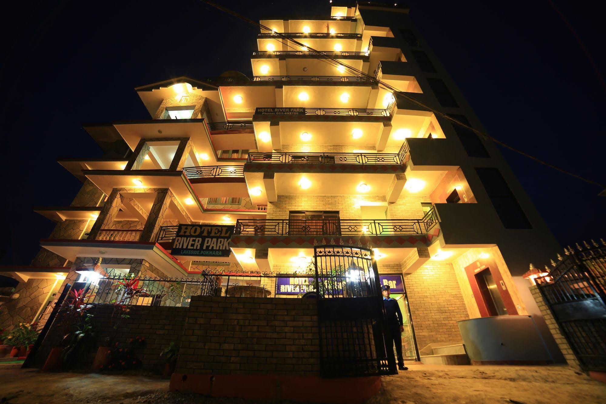Hotel River Park Pokhara Kültér fotó