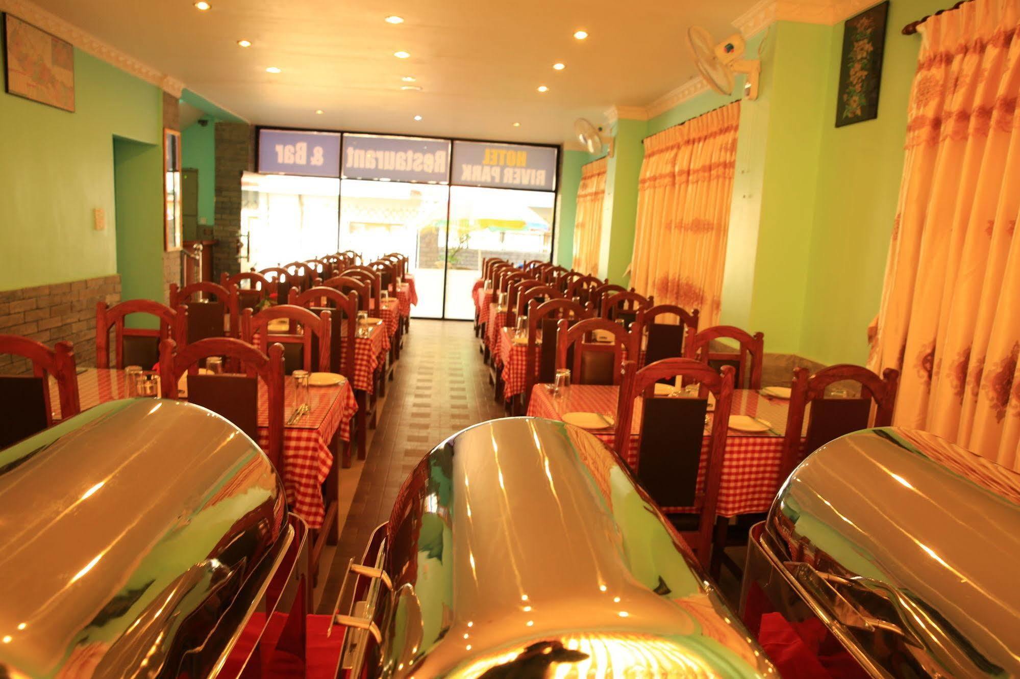 Hotel River Park Pokhara Kültér fotó